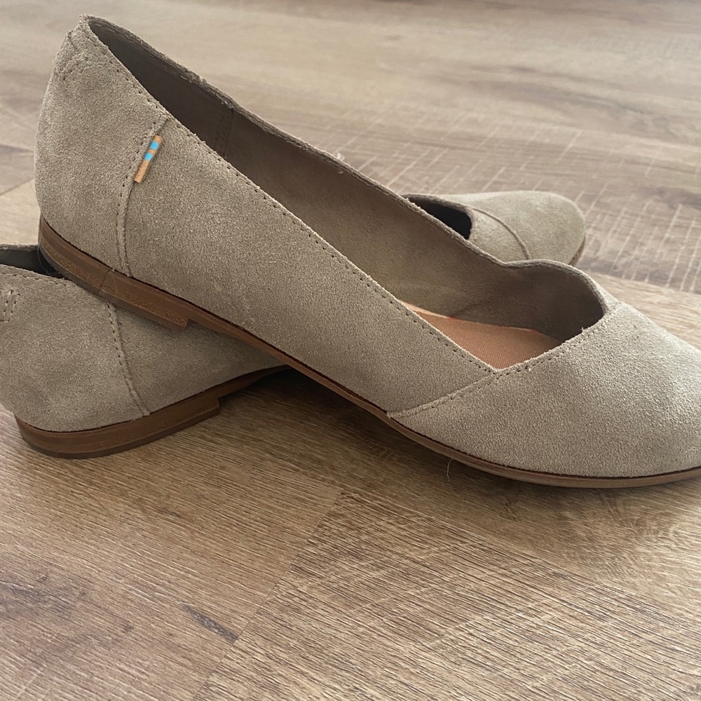 TOMS flats tan size 7
